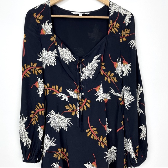 Cupcakes and Cashmere London Dress Size Small // Navy Floral Print Lace - Picture 5 of 8